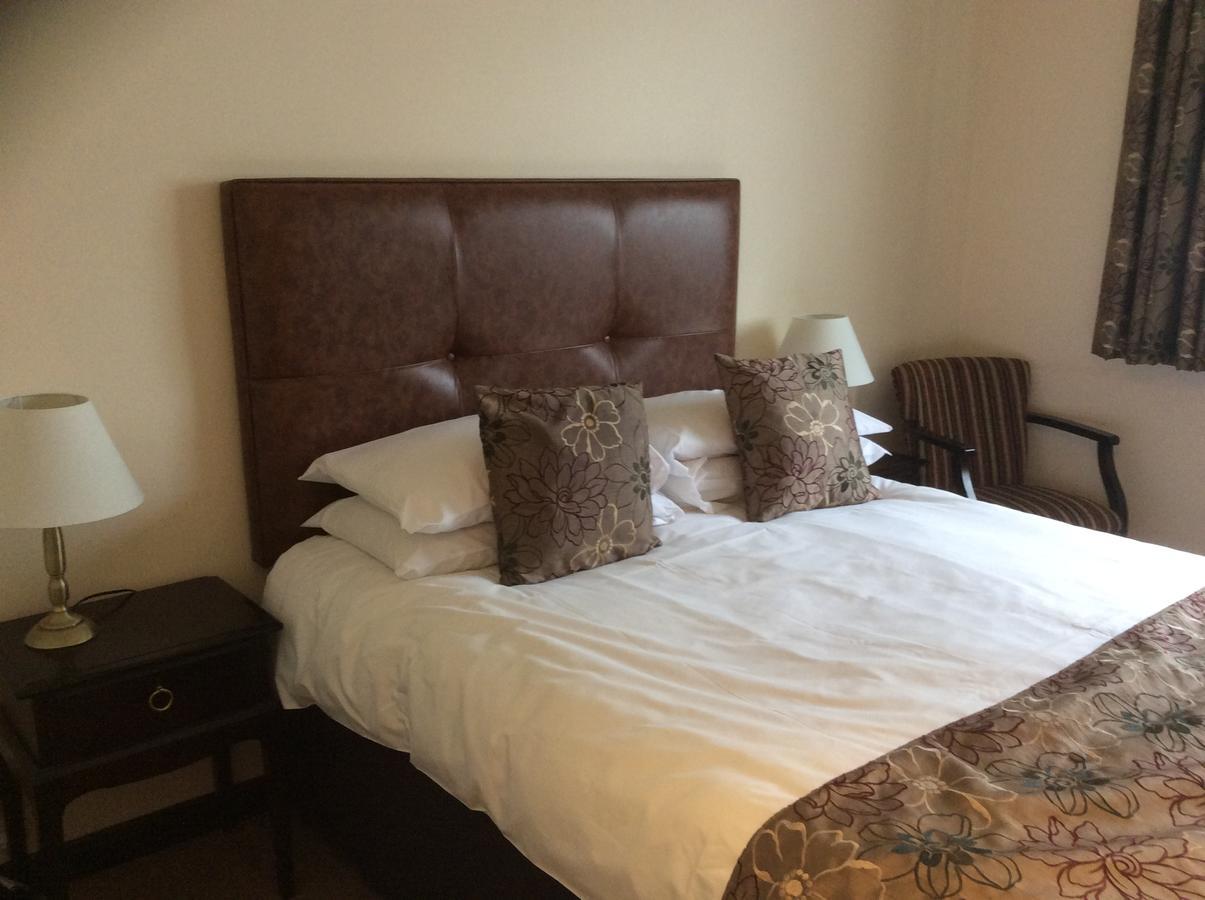 The Coach & Horses Inn Chislehampton 外观 照片